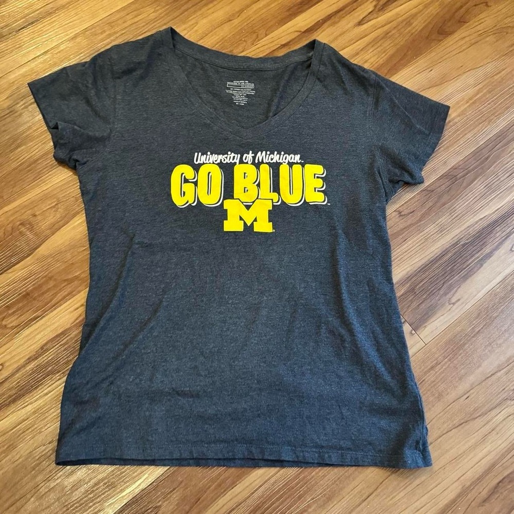 University of Michigan “Go Blue” V-Neck Tee | Women’s XL
